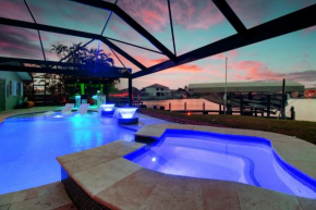 Neptunes Villa-Canalfront, Heated Pool, Outdoor Kitchen, Tiki Hut